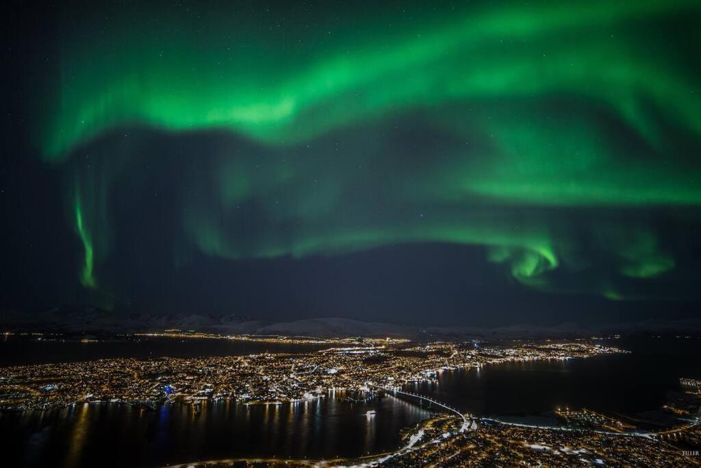 In The Heart Of The Aurora Borealis - Tromso City Tromsø Exterior foto